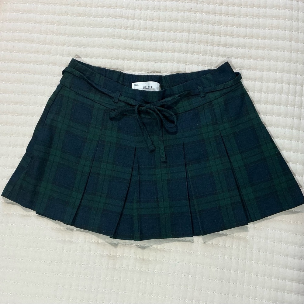 Hollister Mid-rise Pleated Mini Skort